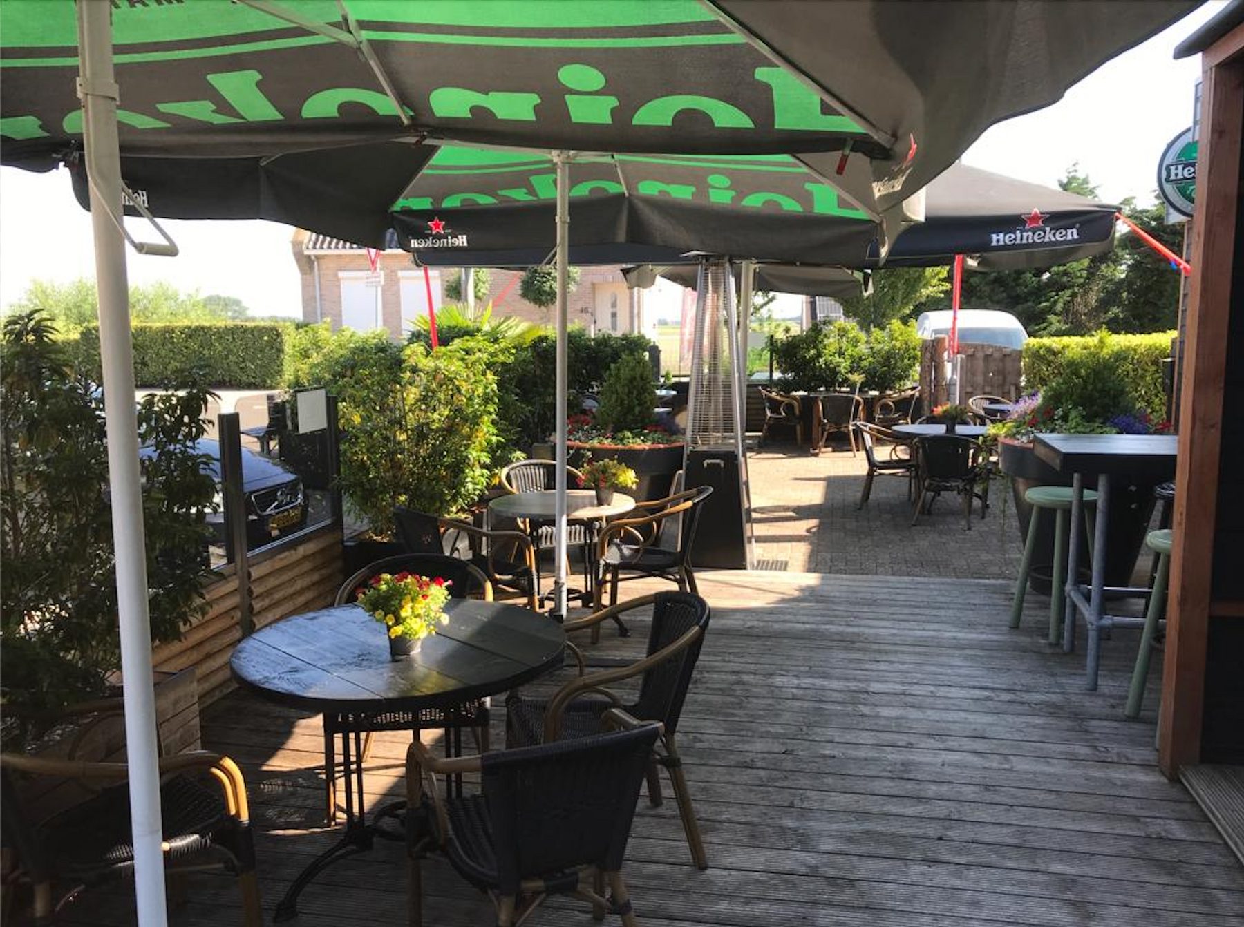 De dorpen Fijnaart en Dinteloord in de buurt van de camping