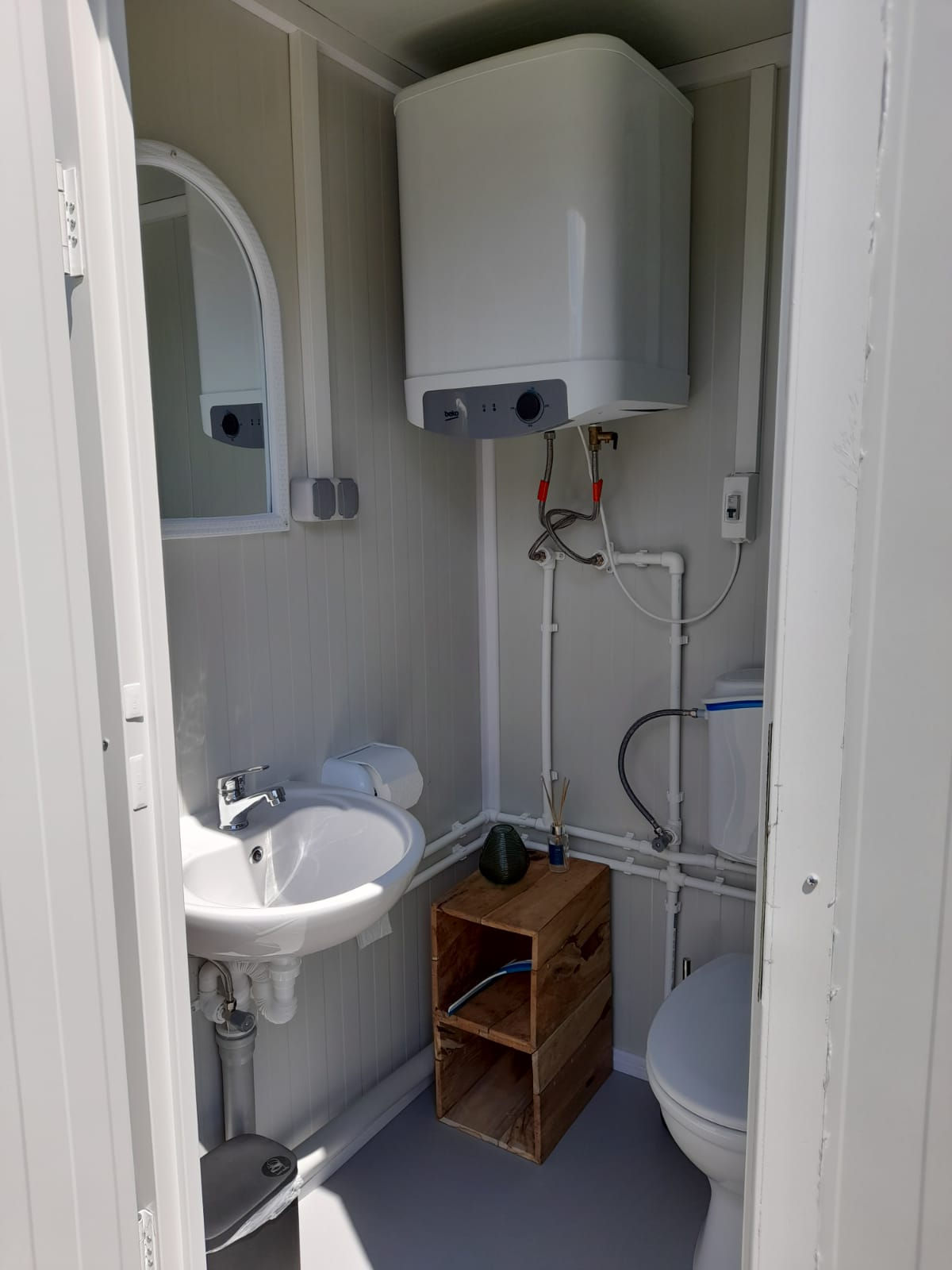 Privé sanitair met douche, toilet en wastafel