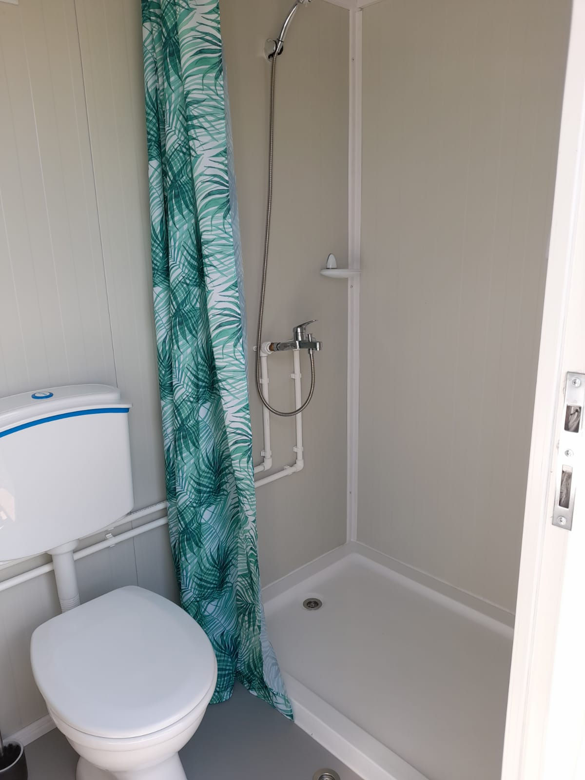 Wastafels in het sanitairgebouw